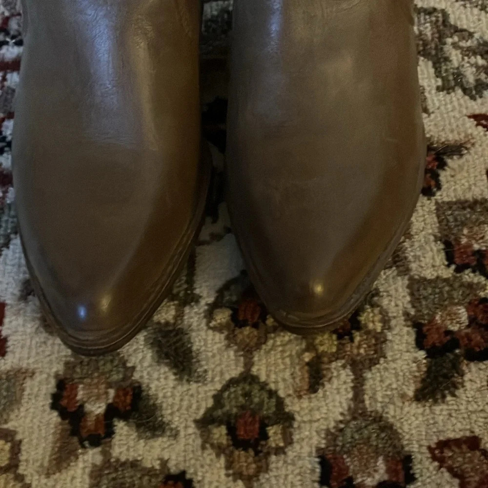XOXO Womens Tan/Brown Western Cowgirl Boots. Faux Leather- Size 8. Preowned - Picture 4 of 10